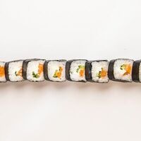 Футомаки ролл с лососем в Woki