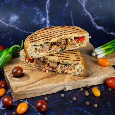 Буррито в булке куриное в Царская шаурма по цене 460 ₽