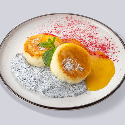 Сырники с маковым муссом и манговым кули в Vaffel по цене 479 ₽