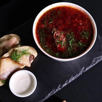 Борщ с кониной в Вирид ярд по цене 708 ₽