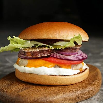 Бургер с хрустящим баклажаном в FRIENDLOUNGE по цене 620 ₽