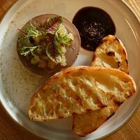 Паштет с цукатами из груши и хрустящей чиабаттой в Vivezza