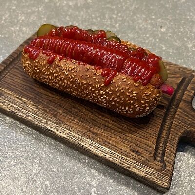 Дм Хот-дог с колбаской из кролика в Tehnikum по цене 520 ₽