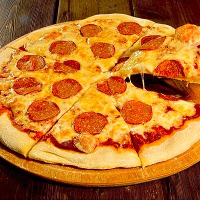 Пицца Пепперони в Мама-Папа по цене 1160 ₽