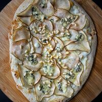 Римская пицца Груша с горгонзолой в Grizzly pizza