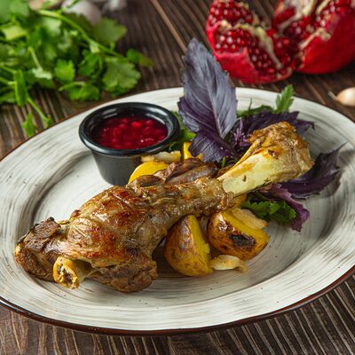 Голень ягненка с мини-картофелем в Ela по цене 1659 ₽