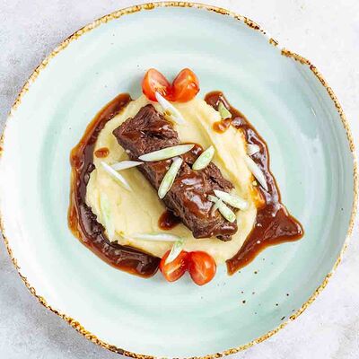 Говяжьи щёчки в Beer House по цене 1100 ₽