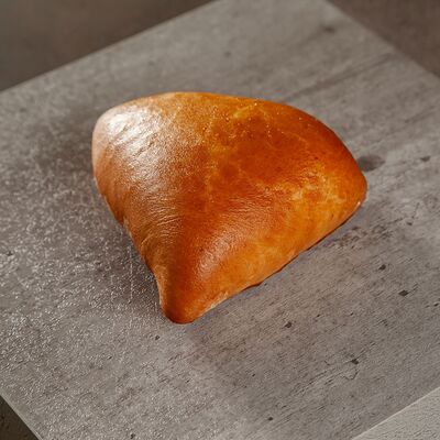 Пирожок с луком и яйцомв Mr. Плюшкин по цене 105 ₽