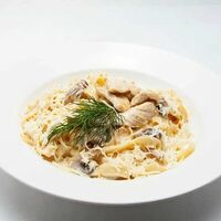 Паста с куриной грудкой и грибами в Kontrast Bijou