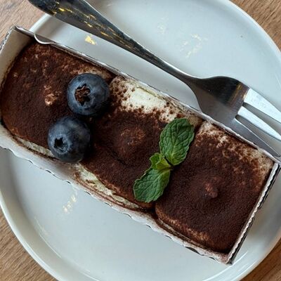 Тирамису в ОКофе по цене 470 ₽