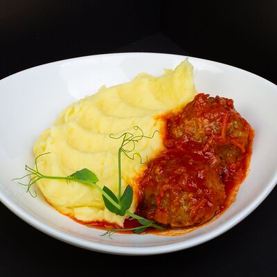 Картофельное пюре и тефтели мясныев Рябинушка по цене 460 ₽