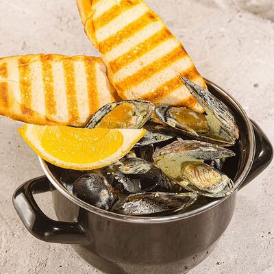 Черноморские мидии в томатном соусе в Stories по цене 599 ₽