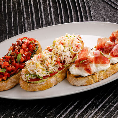 Брускетта в Ginza по цене 990 ₽