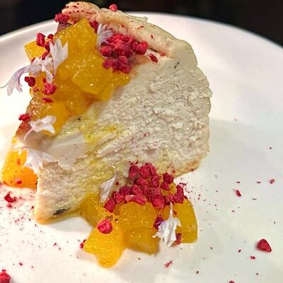 Чизкейк, бобы тонка, груша в MIDSUMMER по цене 660 ₽