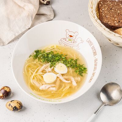 Суп-лапша с индейкой, перепелиным яйцом в АндерСон по цене 490 ₽