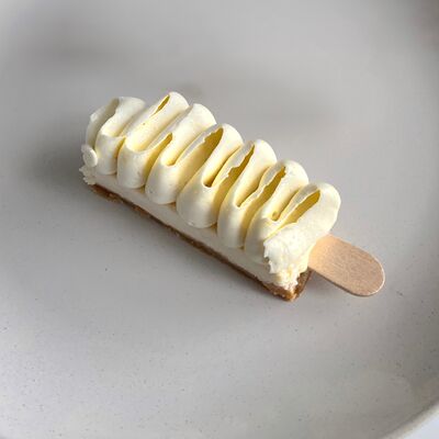 Чизкейк Страчателла-лимонв Премиум десерты по цене 450 ₽