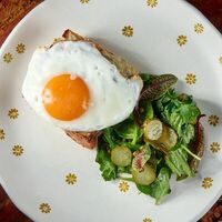 Сэндвич Крок Мадам с трюфельным грюйером в Phantom