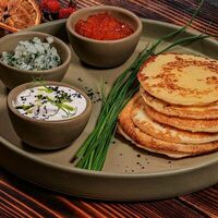 Блины с красной икрой в The River Restaurant