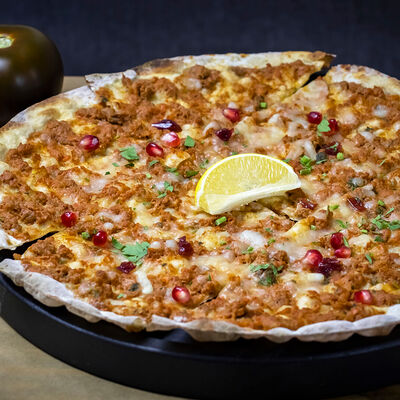 Турецкая пицца с телятиной и сыром в ProLavaш по цене 599 ₽