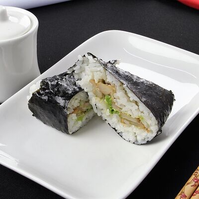 Онигири с курицей в Kushi-Sushi по цене 187 ₽