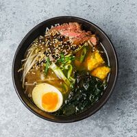 Рамен с ростбифом в Lapshu Sato