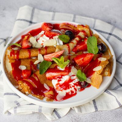 Блины с ягодами в Traveler`s coffee по цене 449 ₽