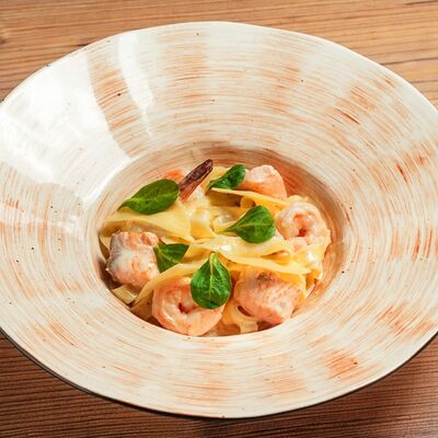 Феттуччине с морепродуктами в Караоке Соло по цене 650 ₽