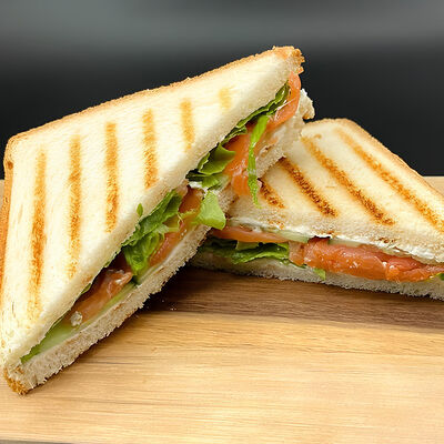 Сэндвич с красной рыбой в Dobro кофе по цене 550 ₽