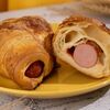 Круассан с сосиской и соусомв Пекарня Буханка по цене 229