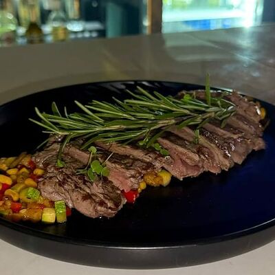 Говяжья вырезка с овощным гратеном в Kaif Lounge по цене 1200 ₽