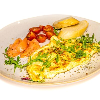 Омлет с лососем в The art cafe по цене 575 ₽