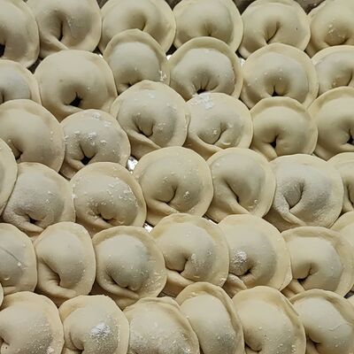 Пельмени домашние замороженные с говядиной в В нашем дворе по цене 700 ₽