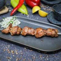 Шашлык из cвинoй шеи в Батони