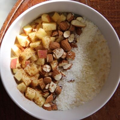 Овсяная каша Spiced Apple в Surf Coffee x Kuta по цене 230 ₽