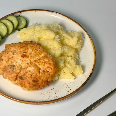 Котлета куриная рубленая с картофельным пюре в Готовая еда из Клюквы по цене 299 ₽