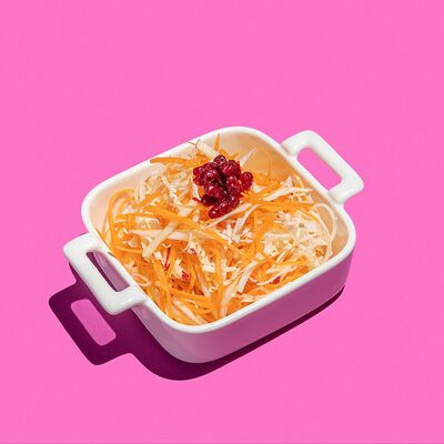 Салат из пекинской капусты с яблоком и моченой брусникой в Kiss по цене 115