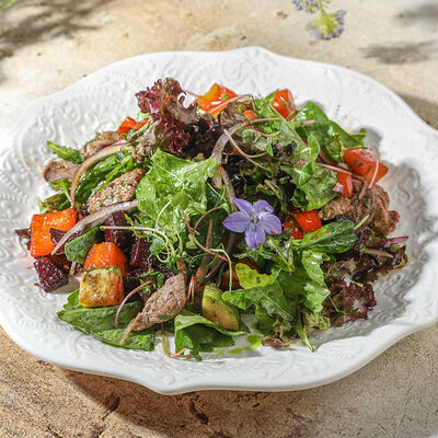 Теплый салат с говядиной в Ива по цене 1200 ₽