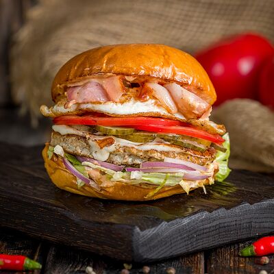 Ферма-бургер в Manny's Burger по цене 810 ₽