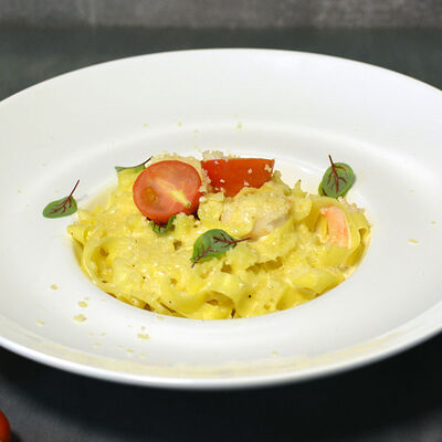 Паста с креветками в Грузия и вино по цене 600 ₽