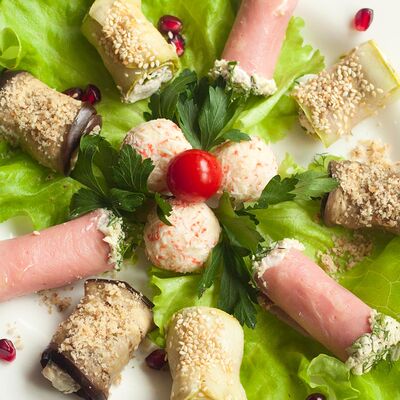 Застолье Ассорти из рулетиков в Лесная поляна по цене 1100 ₽