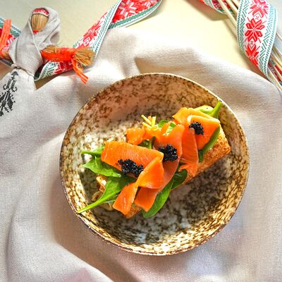 Блинчики со слабосоленым лососем в Ботаника по цене 520