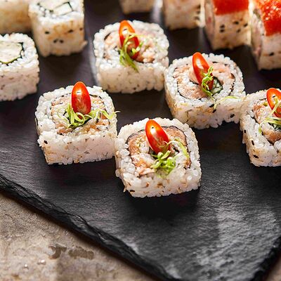Азиан ролл с тунцом и крабом в Food market skolkovo по цене 660 ₽