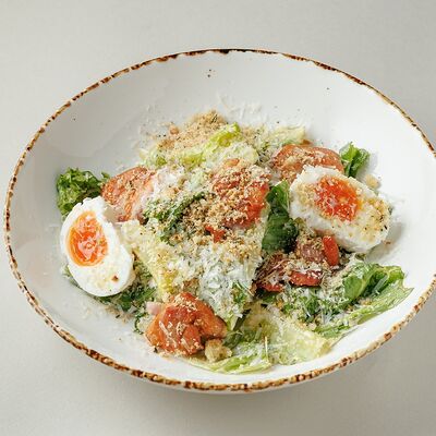 Салат с бедром цыплёнка в Buana cafe по цене 850 ₽