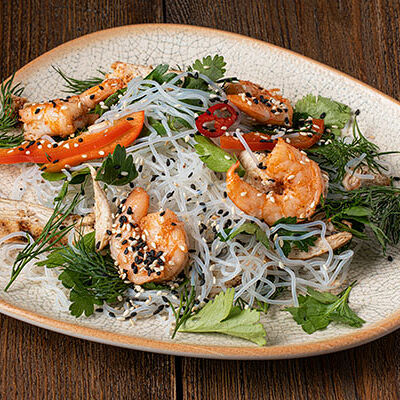 Салат из тигровых креветок и курицы в Курагадиван по цене 435