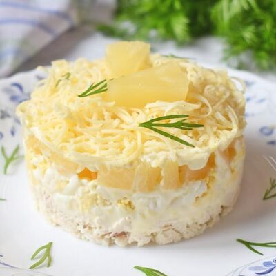 Курица с ананасом в Ватруш пекарня-кондитерская по цене 650 ₽