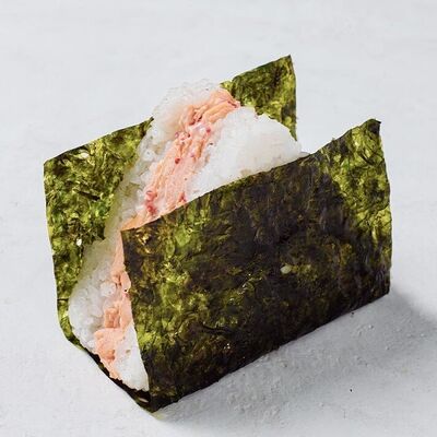 Онигири с лососем в Nekо по цене 345 ₽