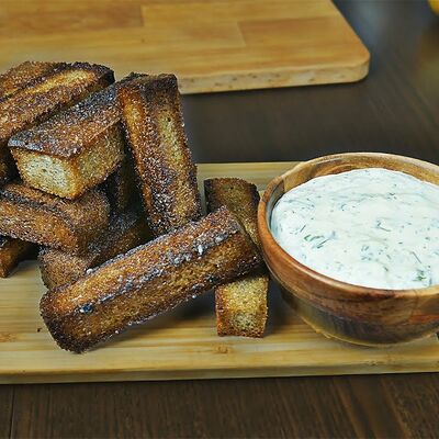 Гренки чесночные в Мангал-House по цене 250 ₽