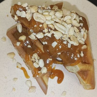 Венская вафля с соленой карамельюв Сытый мишка по цене 180 ₽