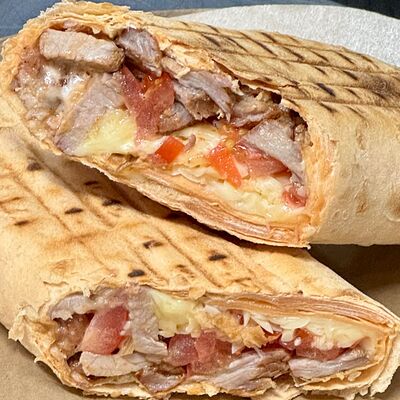 Шаурма со свининой сырнаяв Art Grill по цене 689 ₽