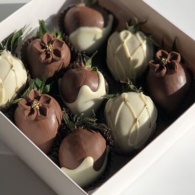 Клубника в шоколаде Шоколадный коктейльв Fujibox по цене 2600 ₽